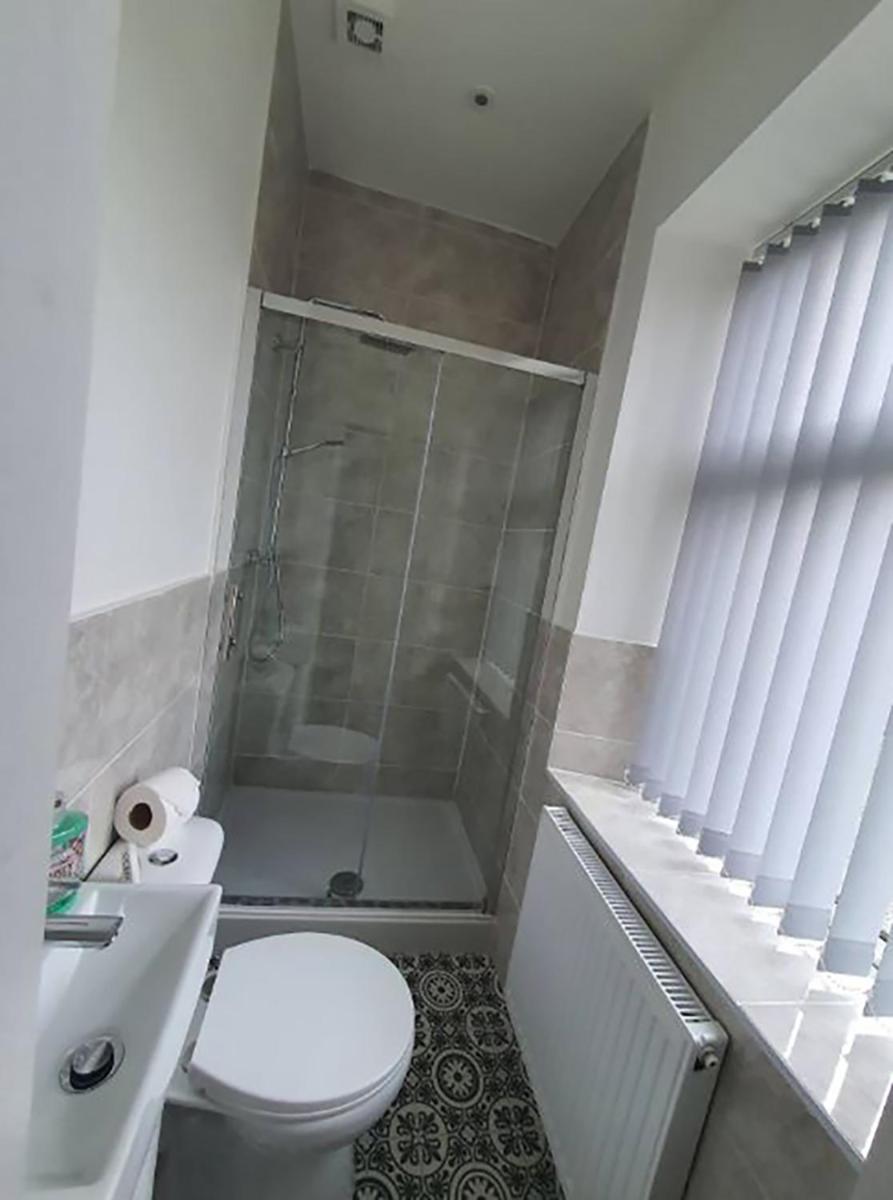 Double Room En-suiteC Burnley City Centre - Housity