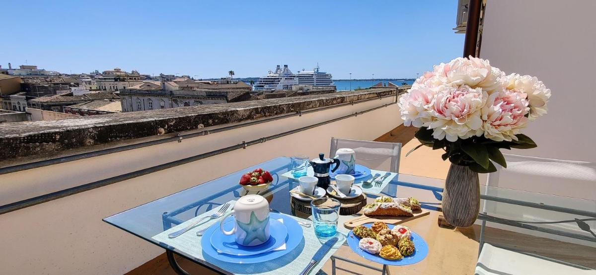 La Terrazza Su Ortigia Seaview Apartment - Housity