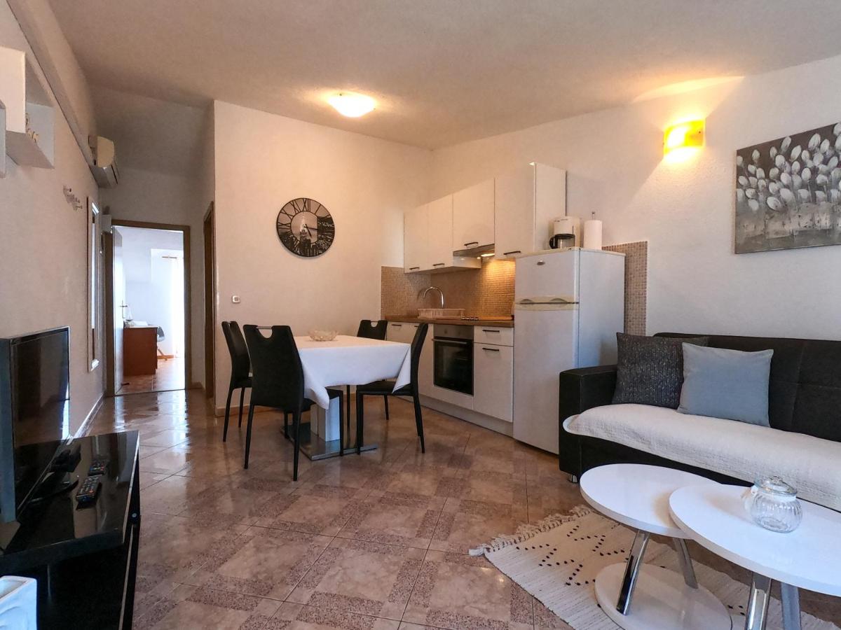 Apartments Ivka Bol - Housity