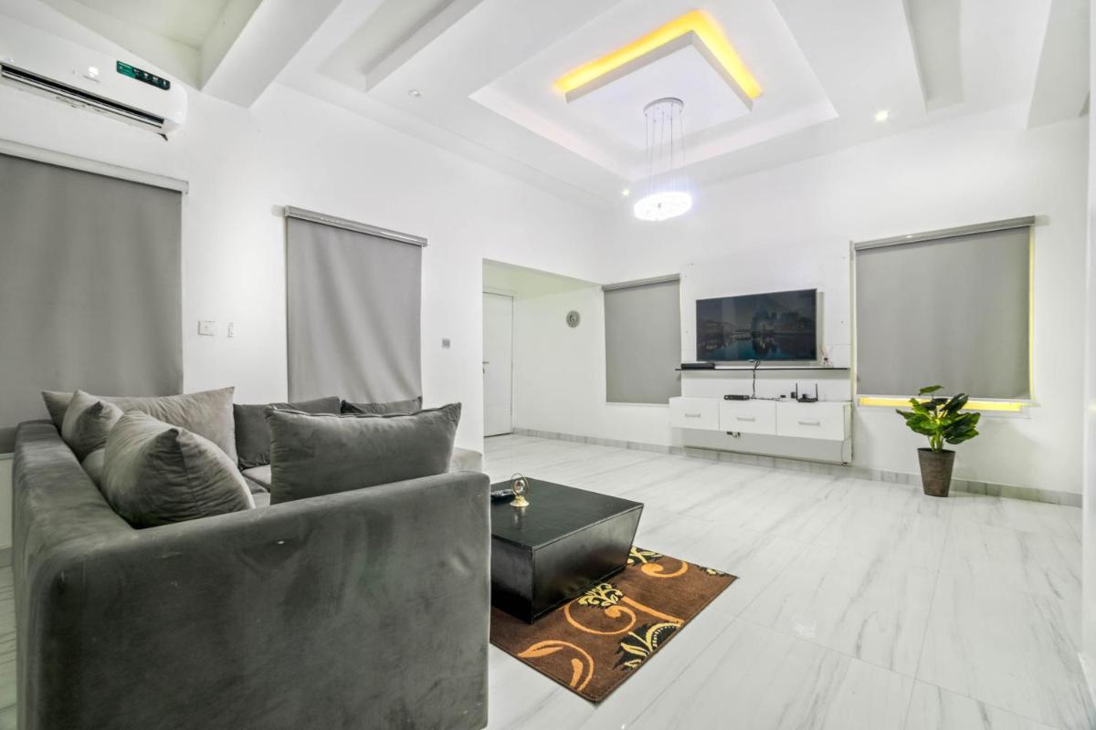 Gorgeous Short-let Apartment Lekki - Housity