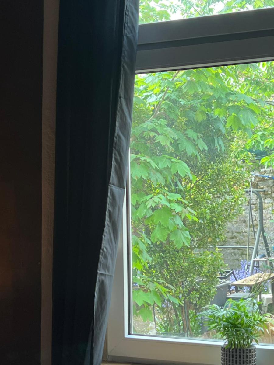 Private Schlafzimmer mit WC Dusche - Housity