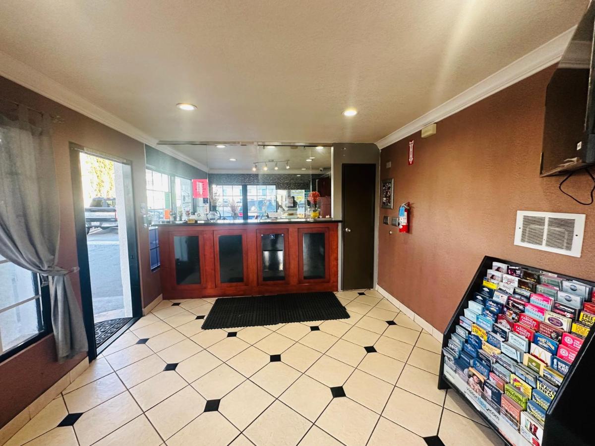 Casa Blanca Hotel & Suites Orange SR-55 Freeway, Near Honda Center, Chapman University, Disneyland - Housity
