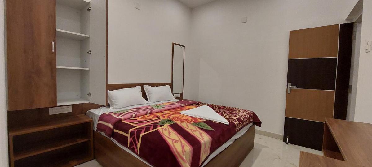 Anya Paradise - Housity