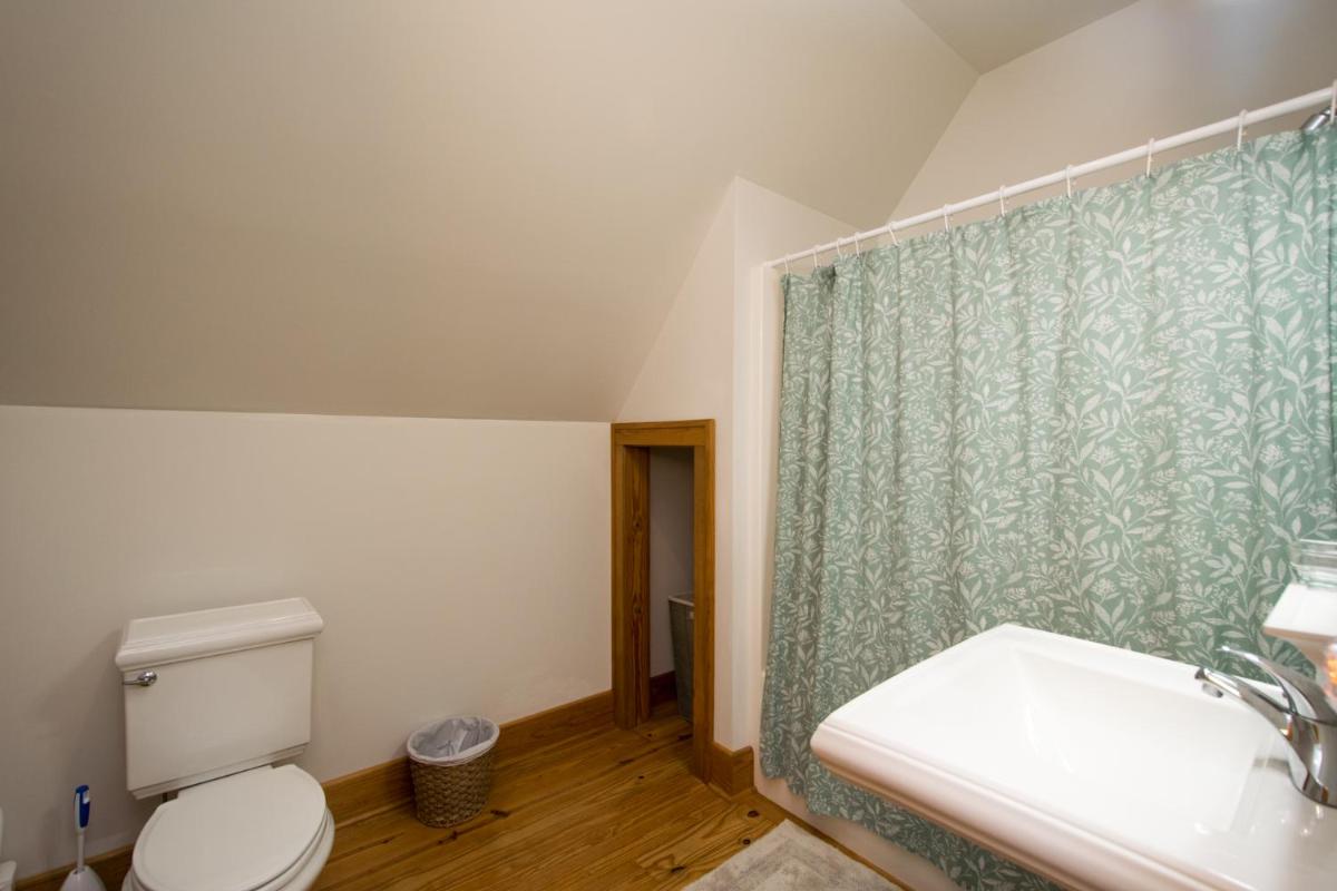 Lakefront Oasis - Housity