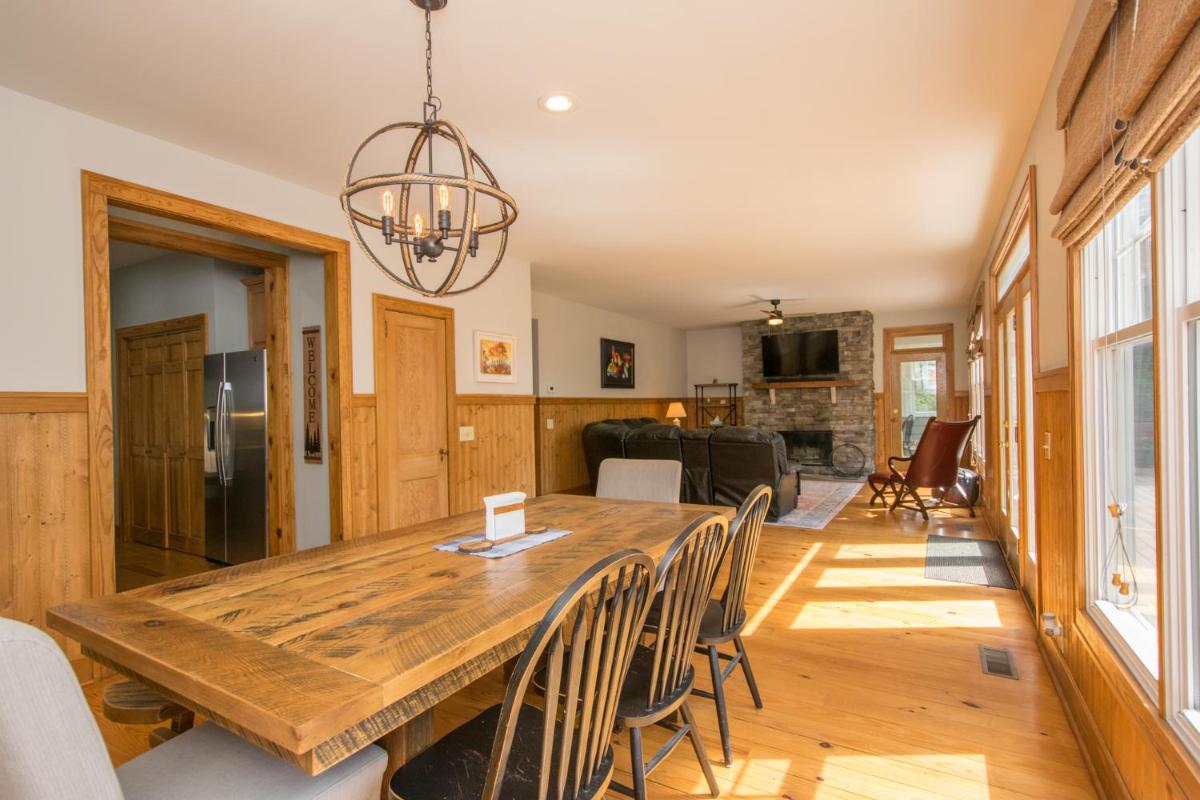 Lakefront Oasis - Housity