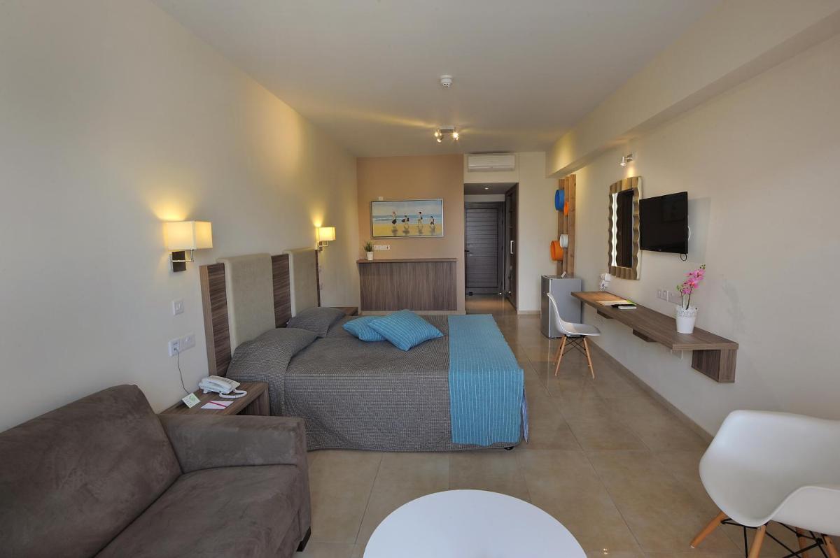 Nelia Gardens - Housity