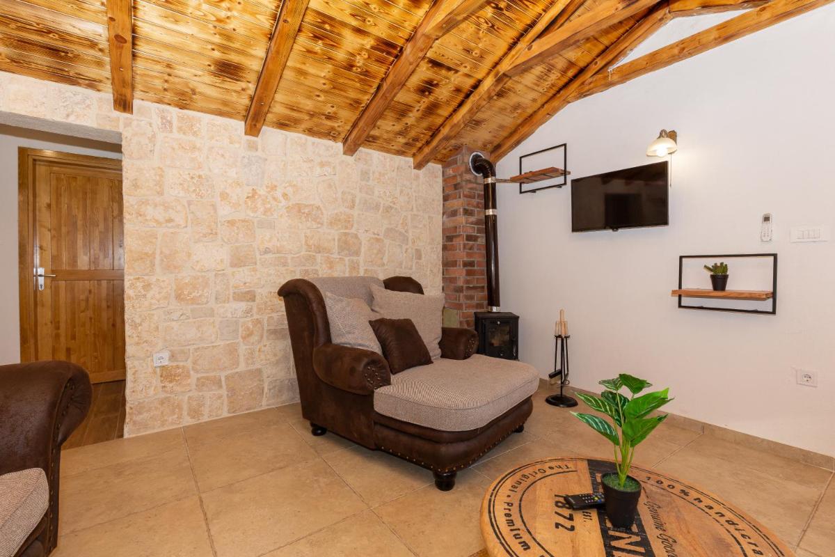 ECO Stone House Santa Maria with Pool - Housity
