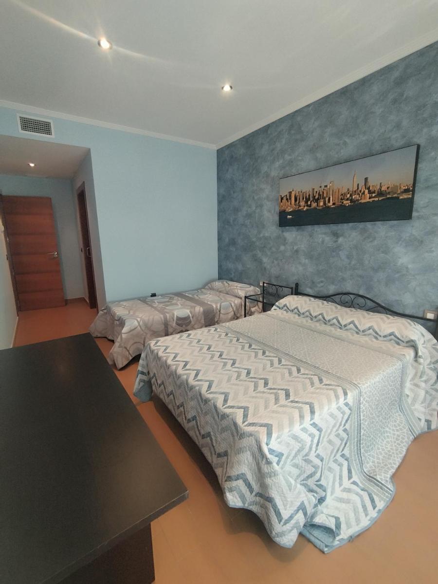 LA MANCHEGUITA DE MADRIGUERAS 5 DORMITORIOS DOBLES CHALET CON PISCINA Y BARBACOA ideal familias 11 personas - Housity