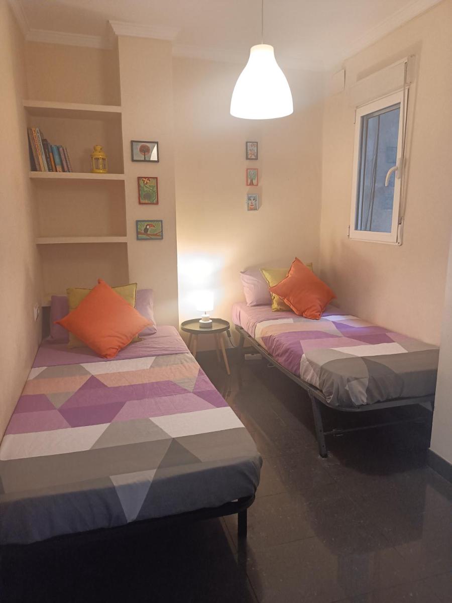 HABITACIONES CENTRICAS en ACOGEDORA CASA en VALENCIA - Housity