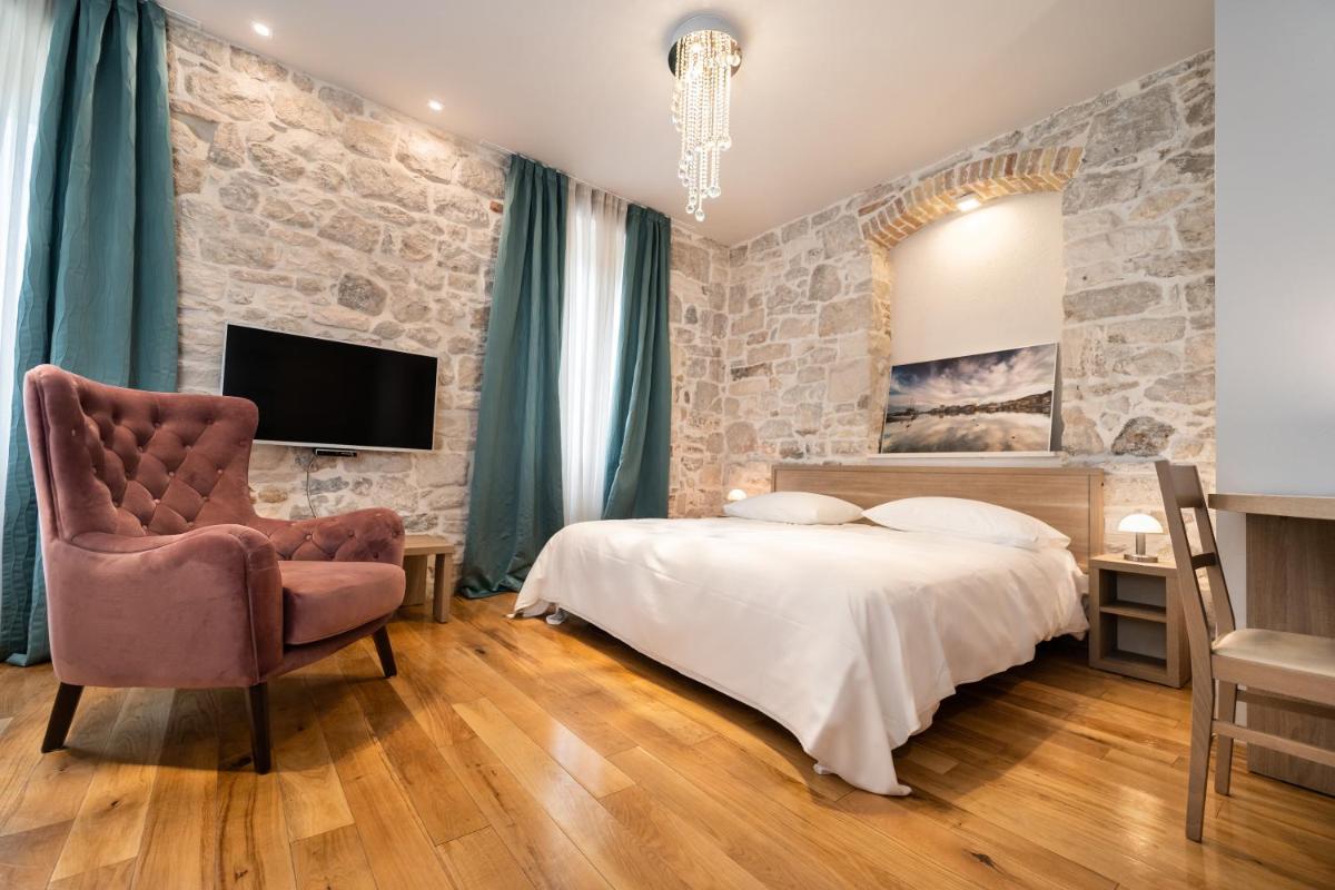 Tifani Luxury Rooms 2 - Housity
