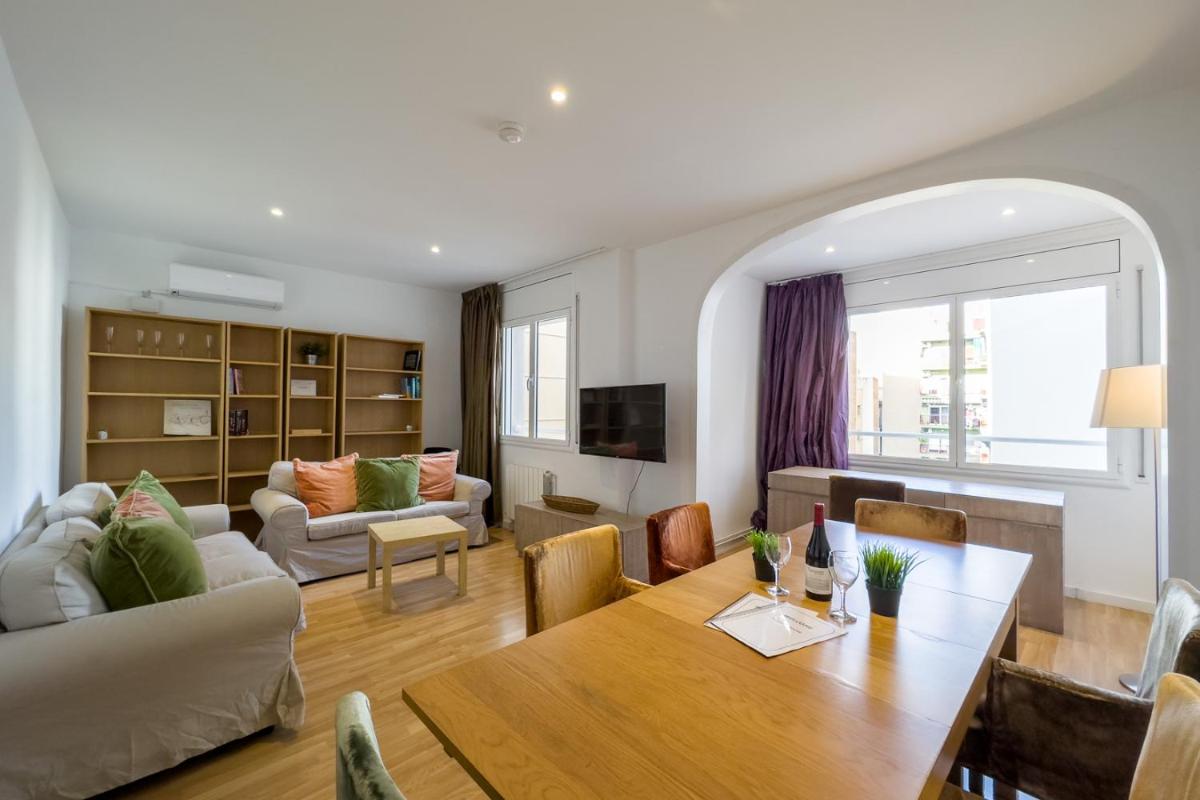 AinB Barcelona Sants Apartments - Housity