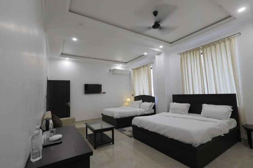 The White Lotus - Housity