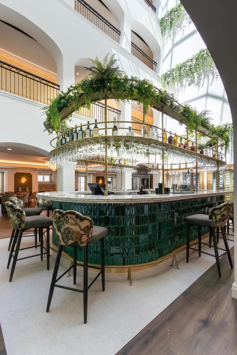 Um restaurante ou outro lugar para comer em AP Dona Aninhas