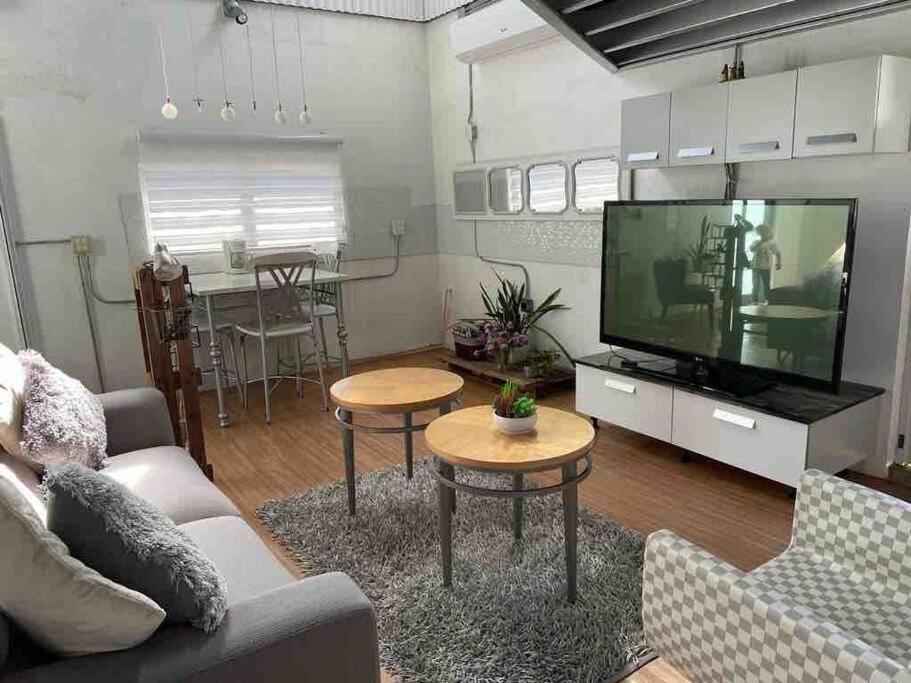 Suitetrails - Centric Rustic Modern Downtown Executive Pad