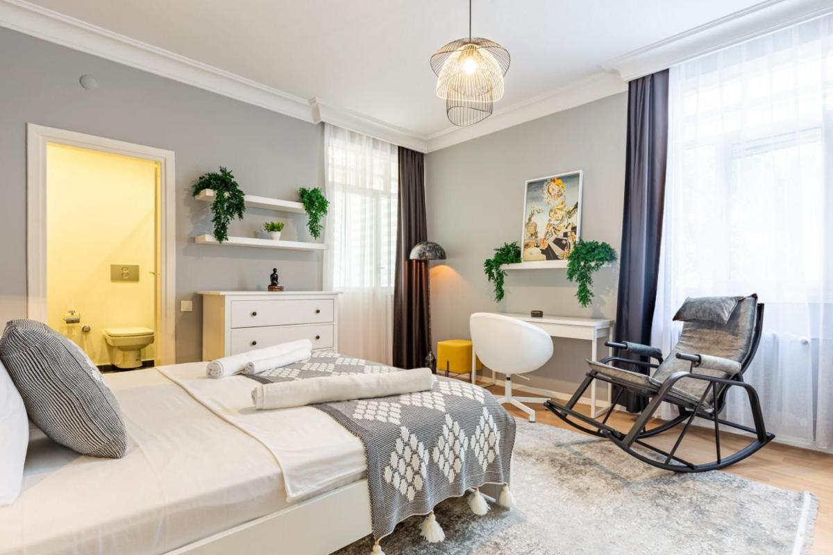 Spacious Apartment on Bagdat Street Kadikoy - Housity