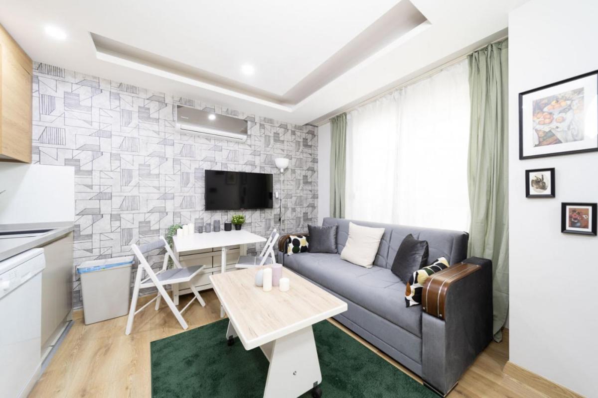 Modern and Cozy Apartment with Central Location and Balcony in Muratpasa, Antalya - Housity
