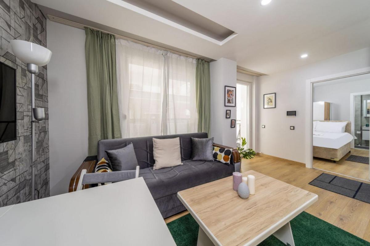 Modern and Cozy Apartment with Central Location and Balcony in Muratpasa, Antalya - Housity