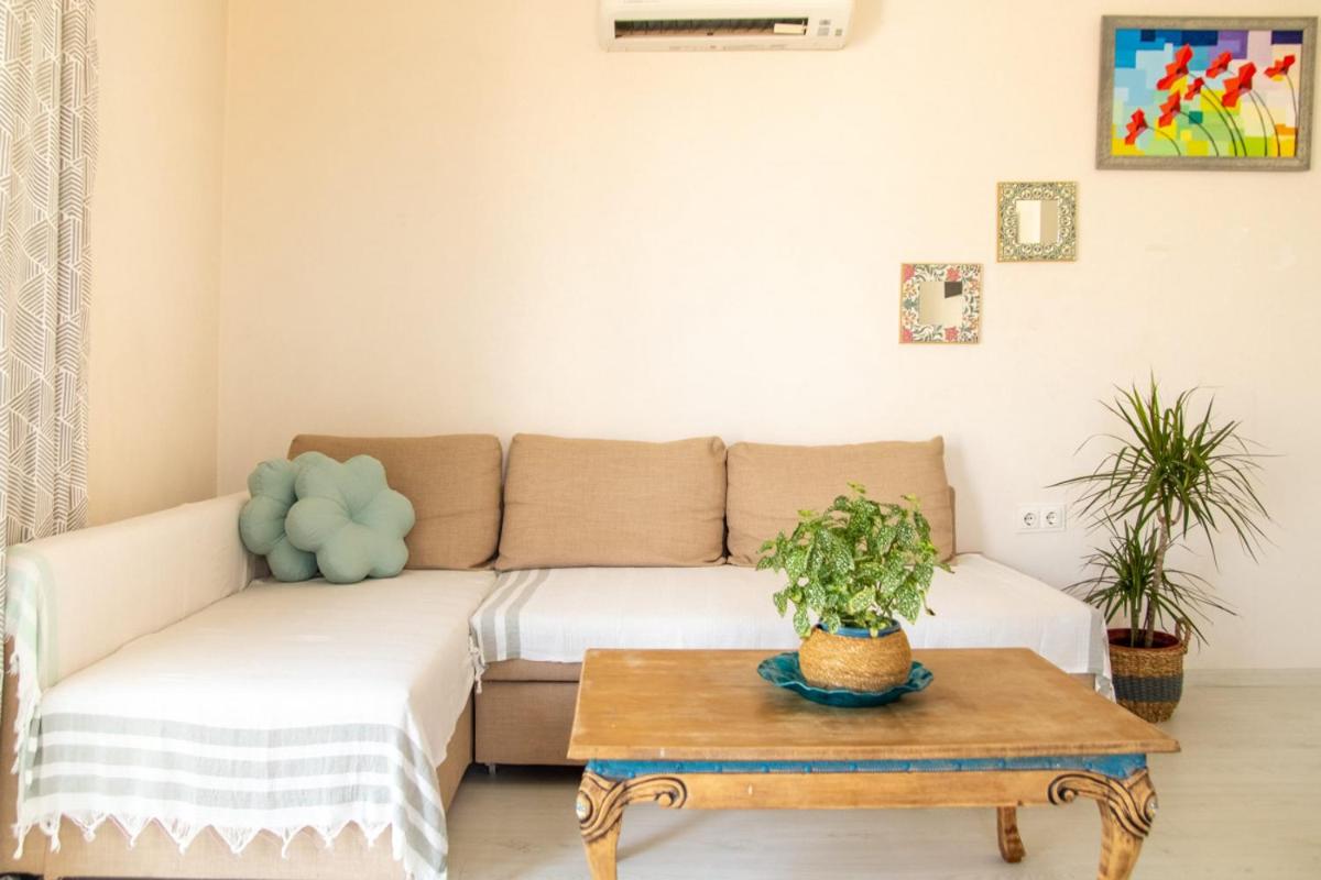 Charming House Close to Beach in Cesme - Housity