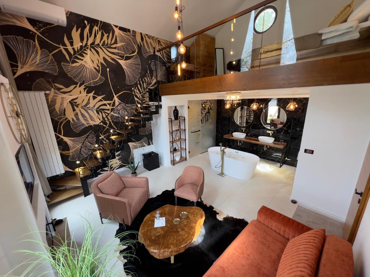 Toplik Village Resort - Housity