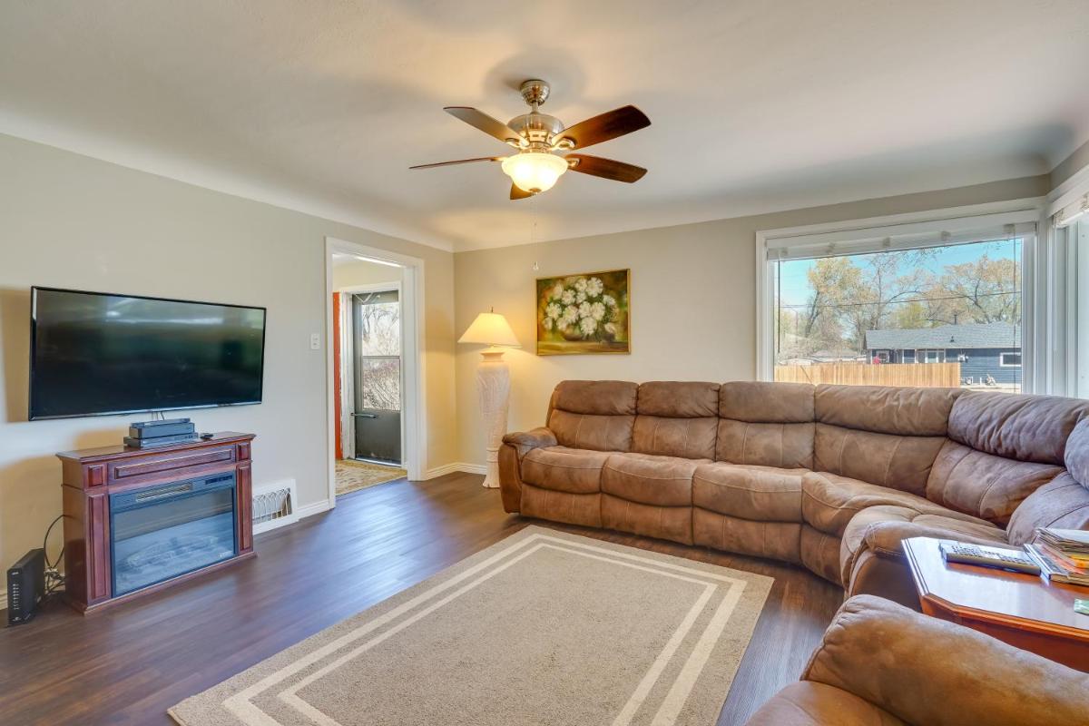Pueblo House by Riverwalk, 2 Miles to Fairgrounds! - Housity