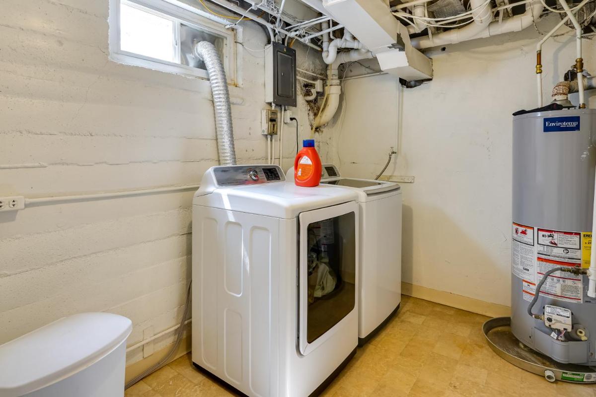 Pueblo House by Riverwalk, 2 Miles to Fairgrounds! - Housity