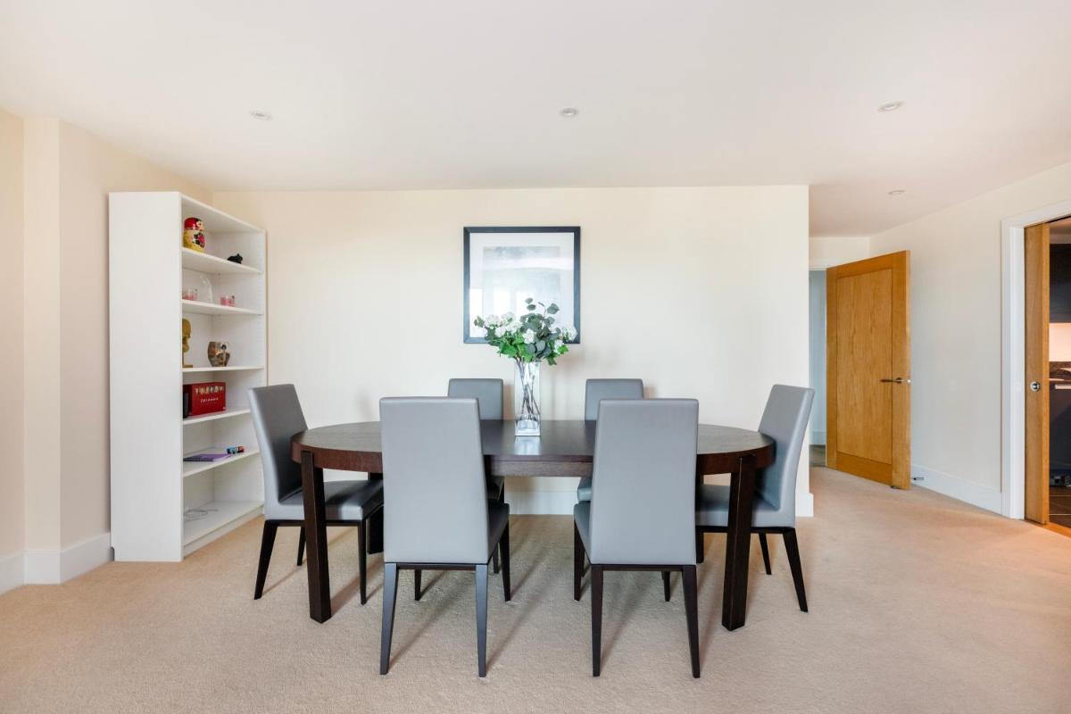 Modern 2 Bedroom 2 Bath Apartment with River View - Housity