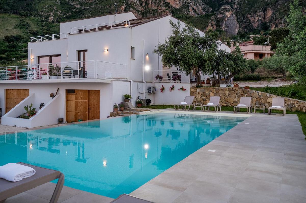 Villa Maria con piscina e vista mare - Housity