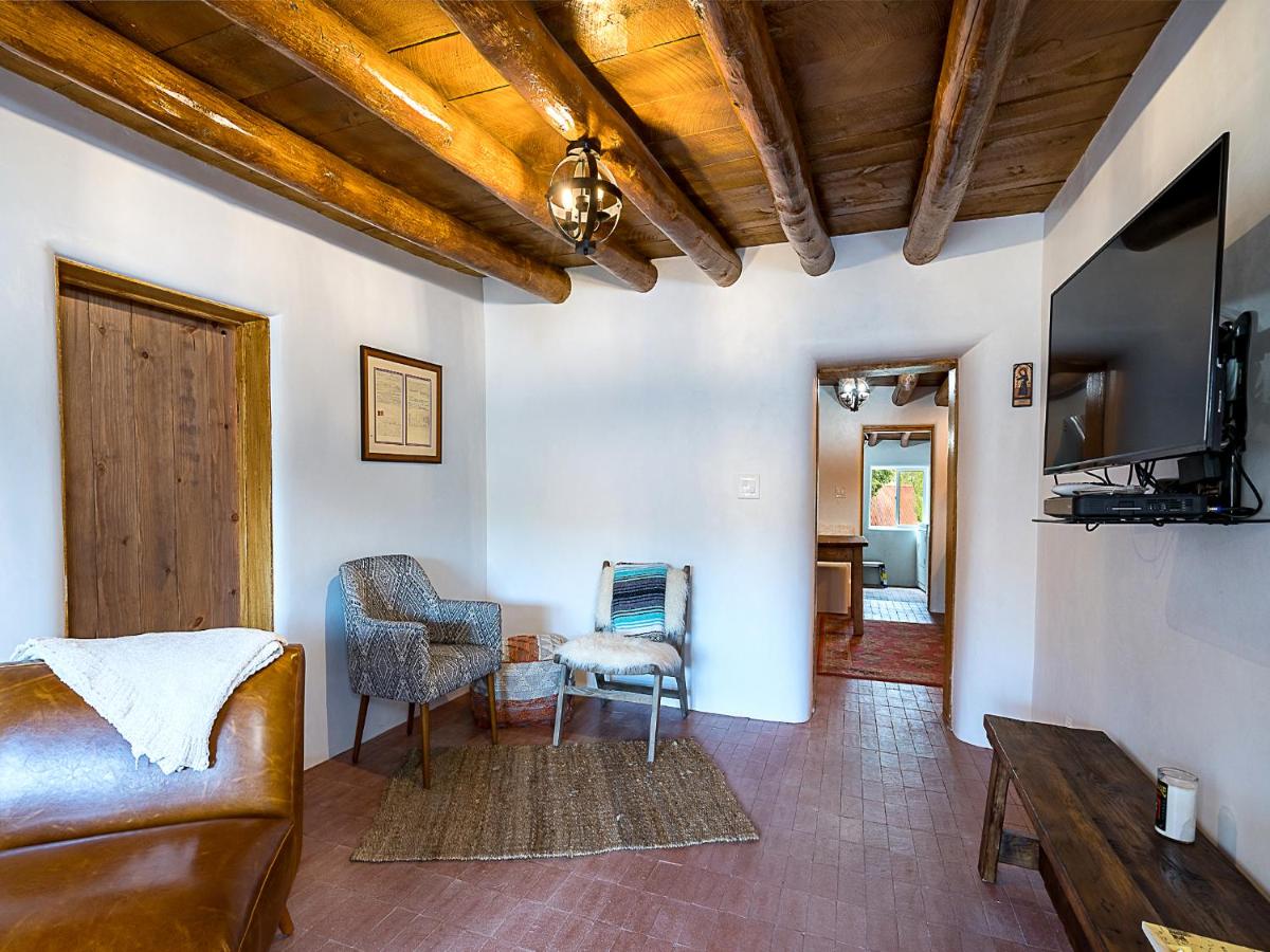 Casa Sarita, 3 Bedrooms, Patio, Ground Floor, Sleeps 8 - Housity