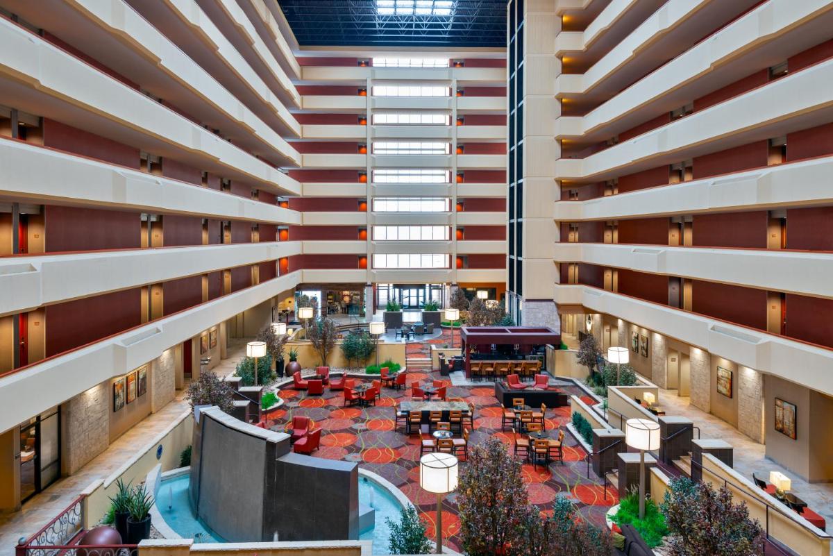 University Plaza Hotel - Housity