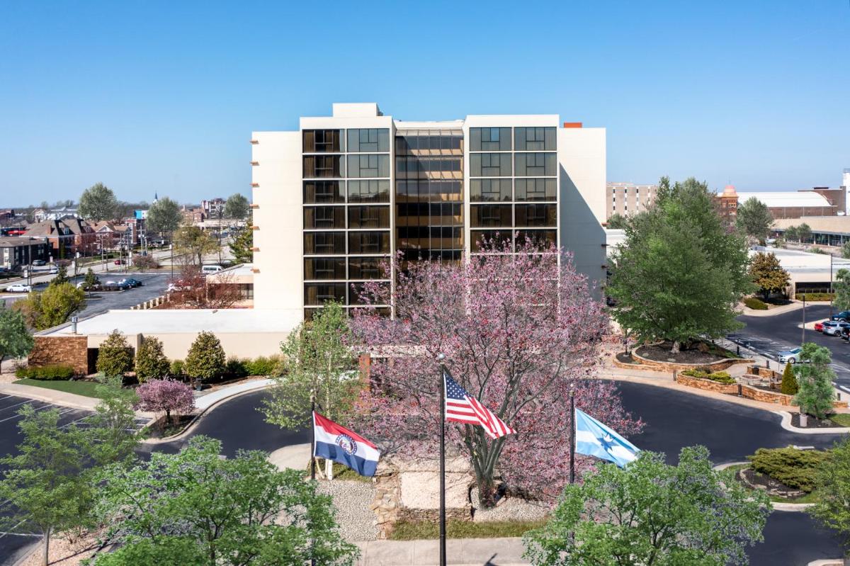 University Plaza Hotel - Housity