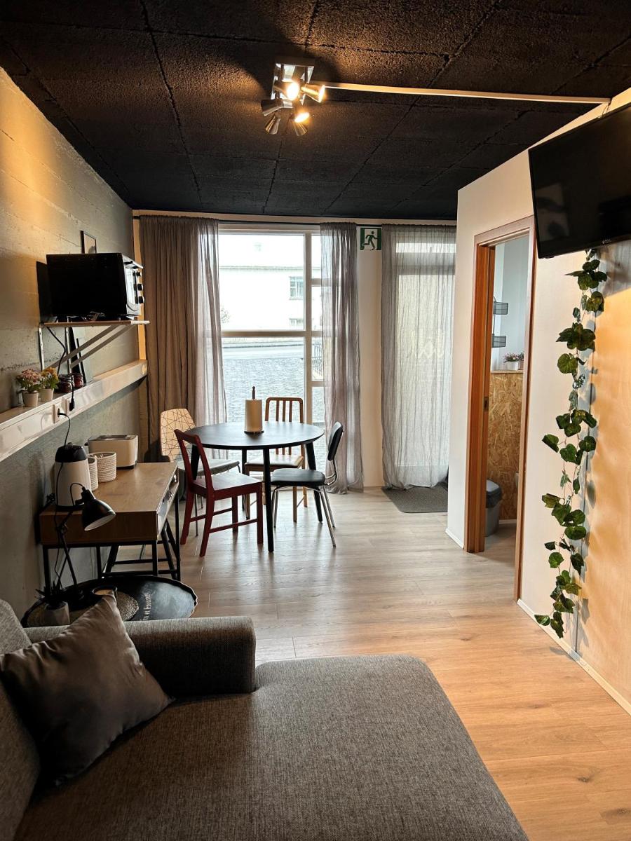 Suitetrails - The Little Guesthouse Downtown - Keflavik Airport