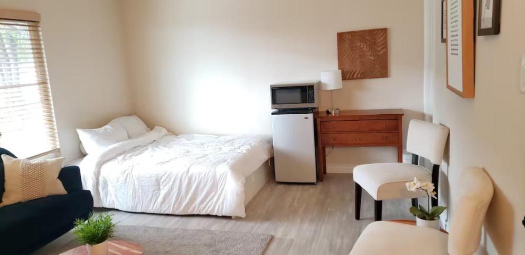 Bright and Modern Room with City Views - Housity