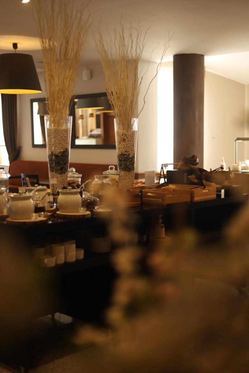 Um restaurante ou outro lugar para comer em Douro Marina Hotel & SPA