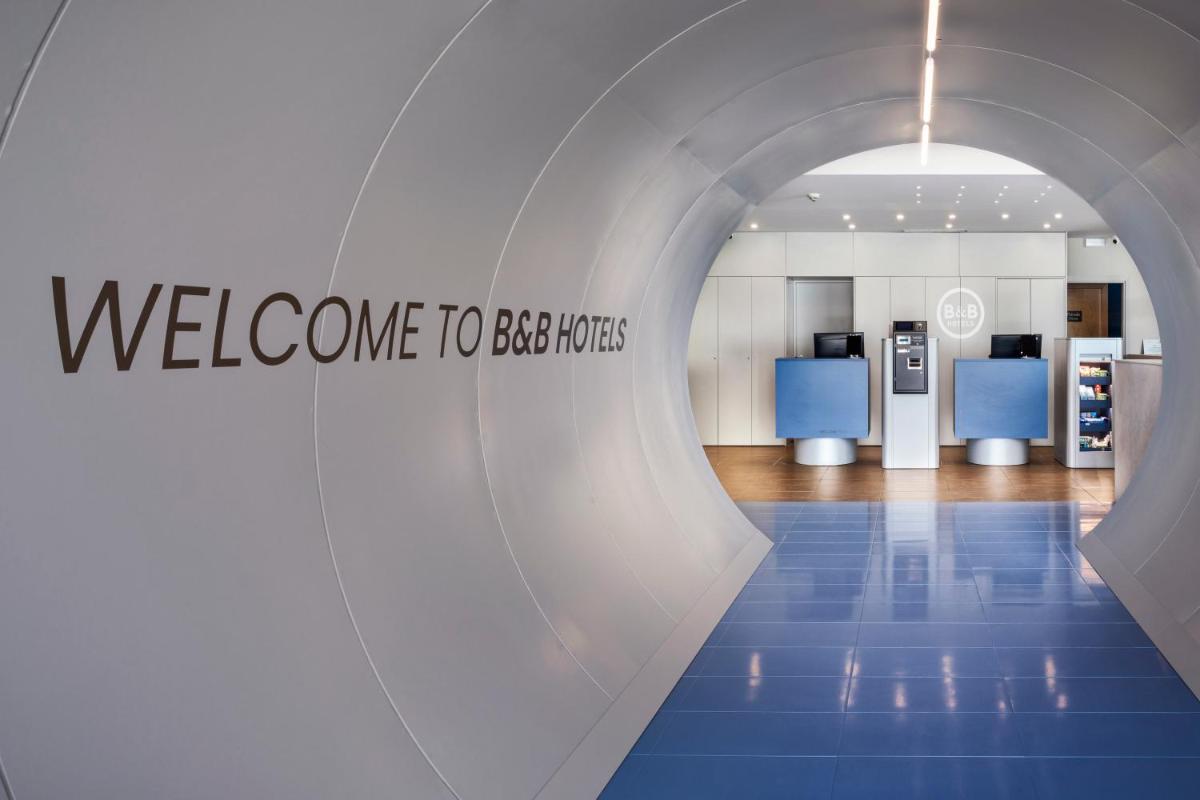B&B HOTEL Madrid Aeropuerto T1 T2 T3 - Housity