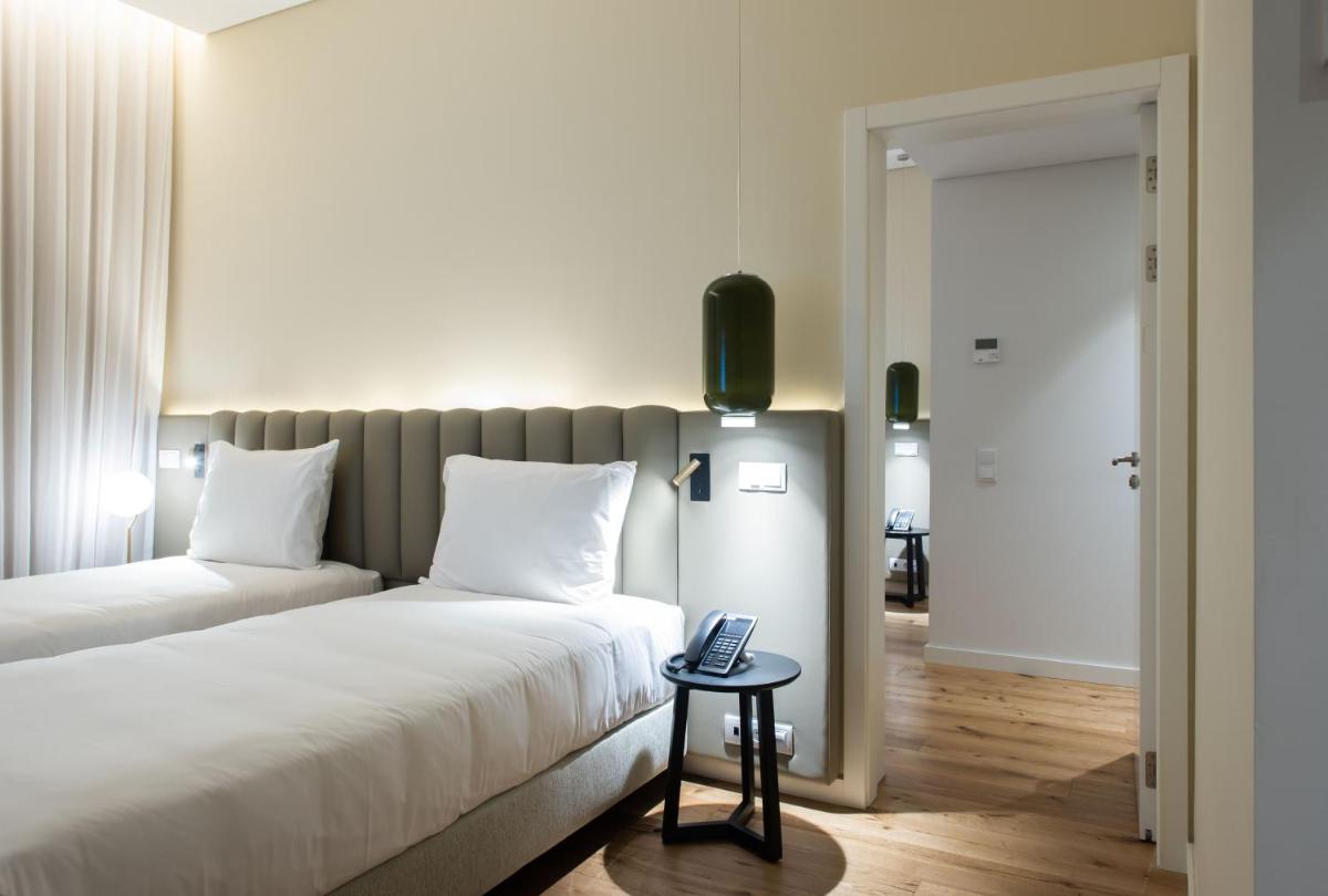 Uma cama ou camas num quarto em Sines Sea View Business & Leisure Hotel