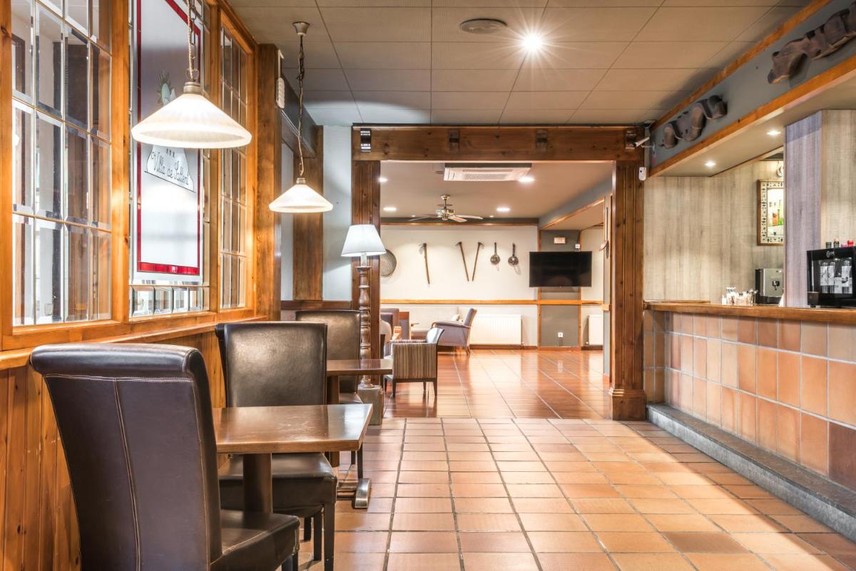 Un restaurante o sitio para comer en Snö Villa de Sallent 4