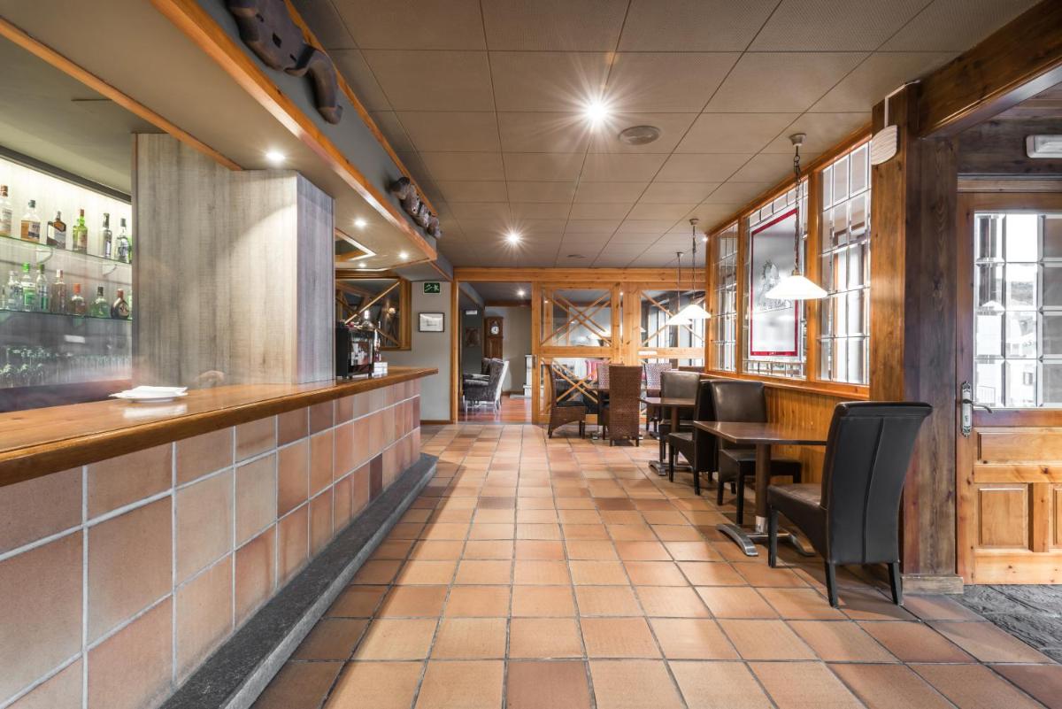 Un restaurante o sitio para comer en Snö Villa de Sallent 4