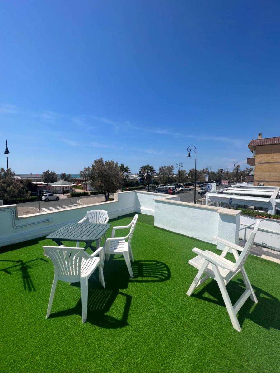 Villa Pisola Fiumicino Airport - Seafront - Housity