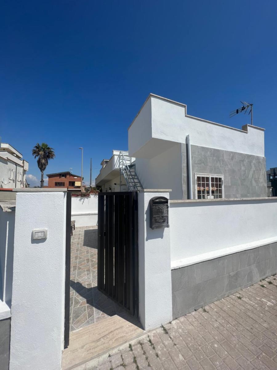 Villa Pisola Fiumicino Airport - Seafront - Housity