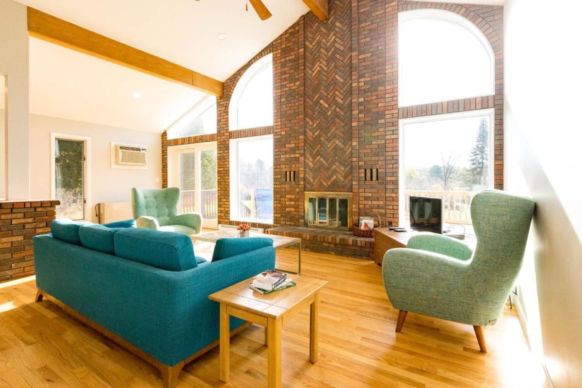 Point Sebago Resort - Housity