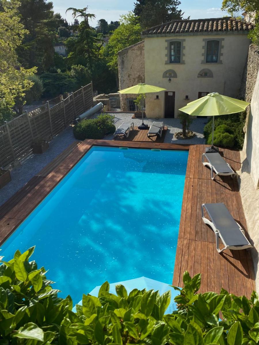 Piscine de l'établissement Logis Hôtel Château De Palaja ou située à proximité