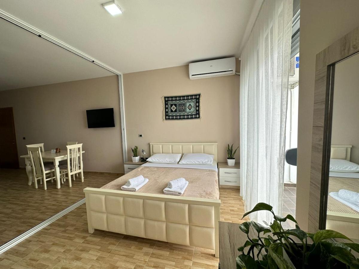 TreA Accomodations - Despacito Port Side - Housity