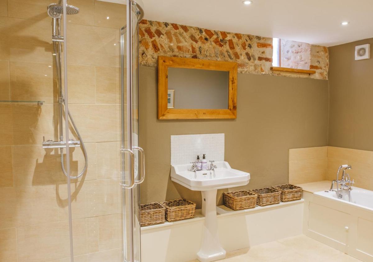Hall Farm - Housity