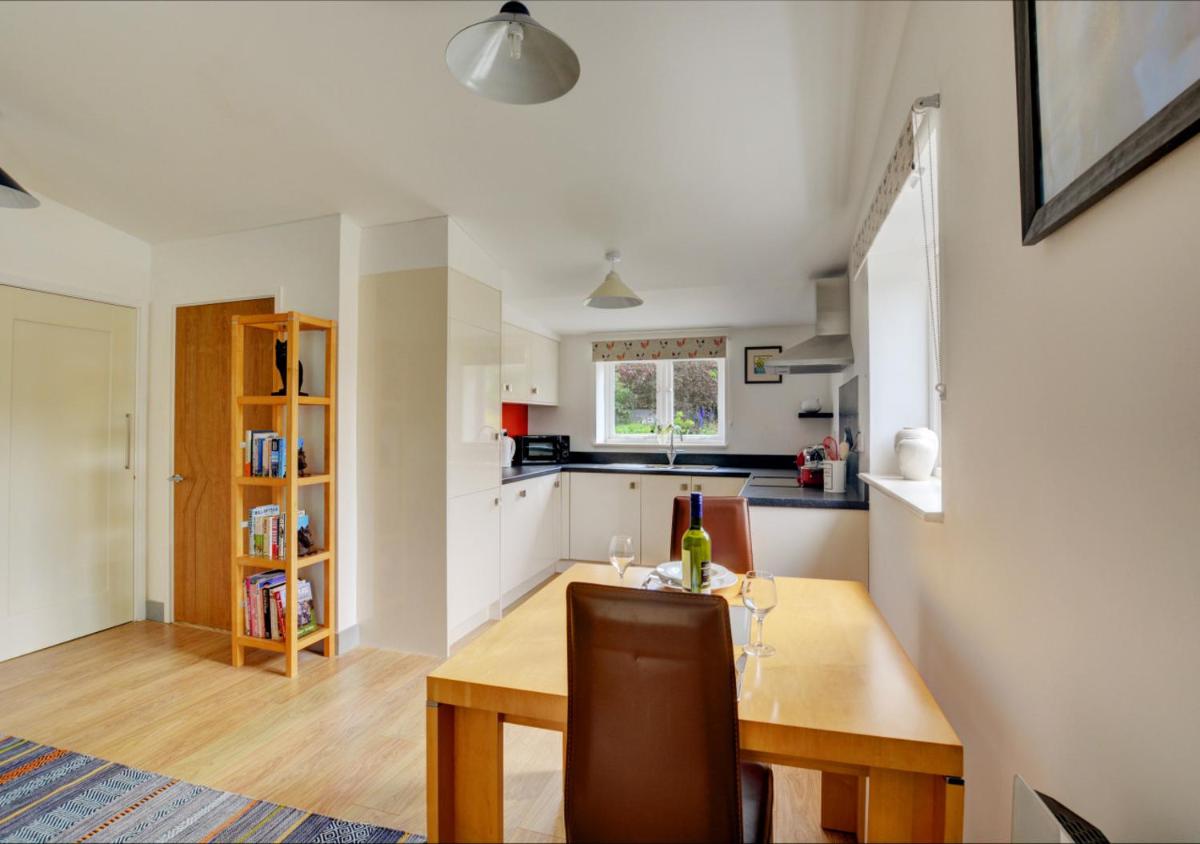 Hawthorn Cottage - Housity