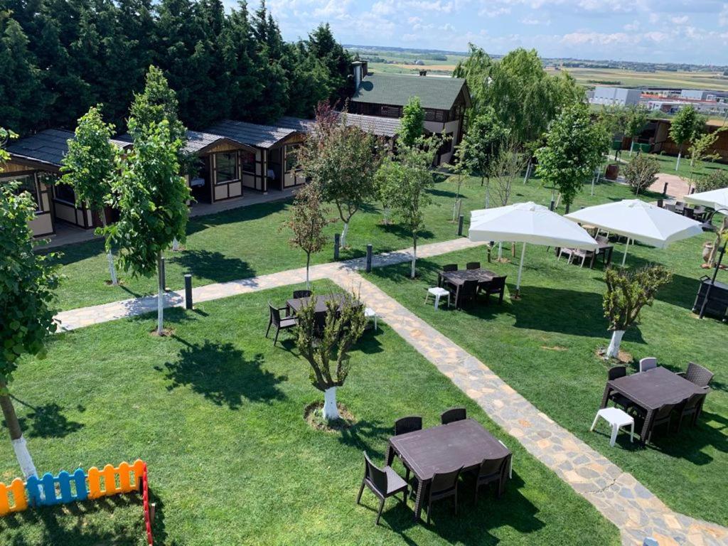 Hotel Bon Garden City - Housity