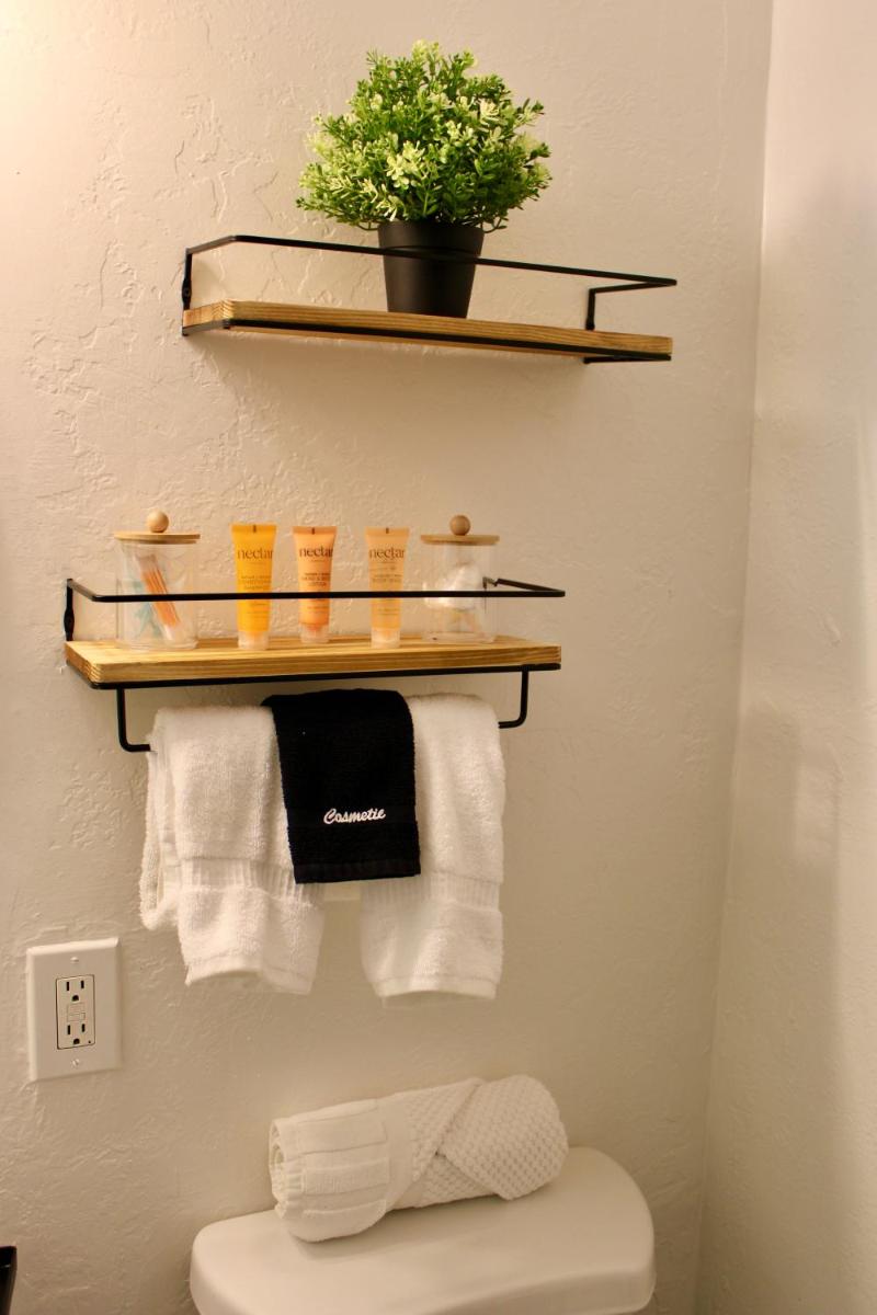 Nirvana Hotel Bed and Breakfast - Housity
