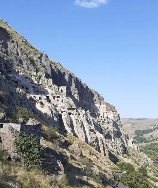 Vardzia Сhachkari - Housity