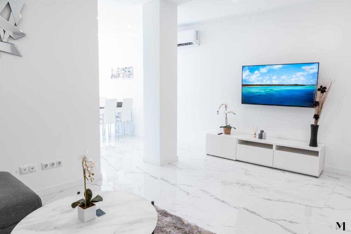 Aqua Vista Playa San Juan - Housity