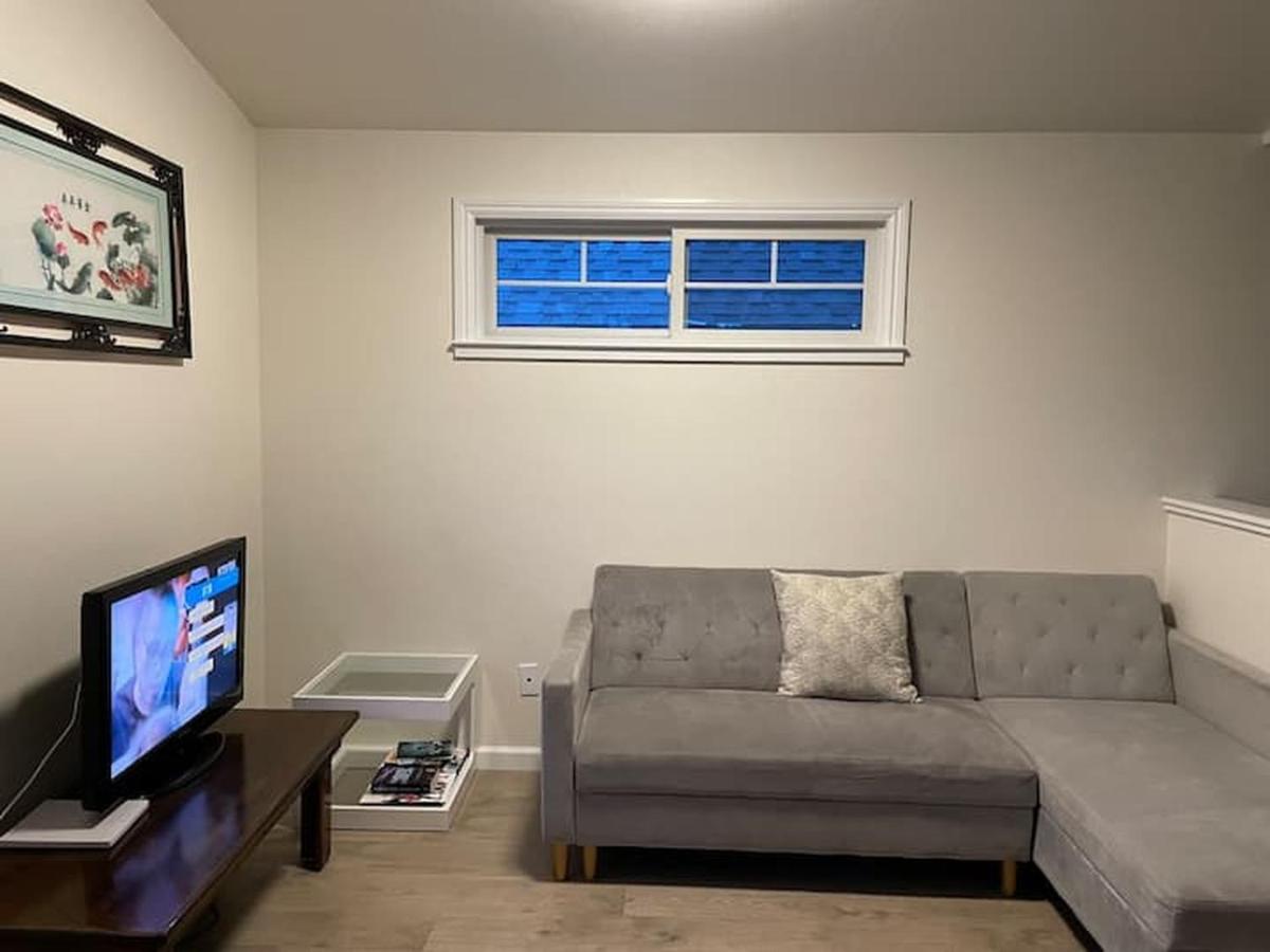 Serenity Stay! 3Bedroom 2bath House close to everything! - Housity