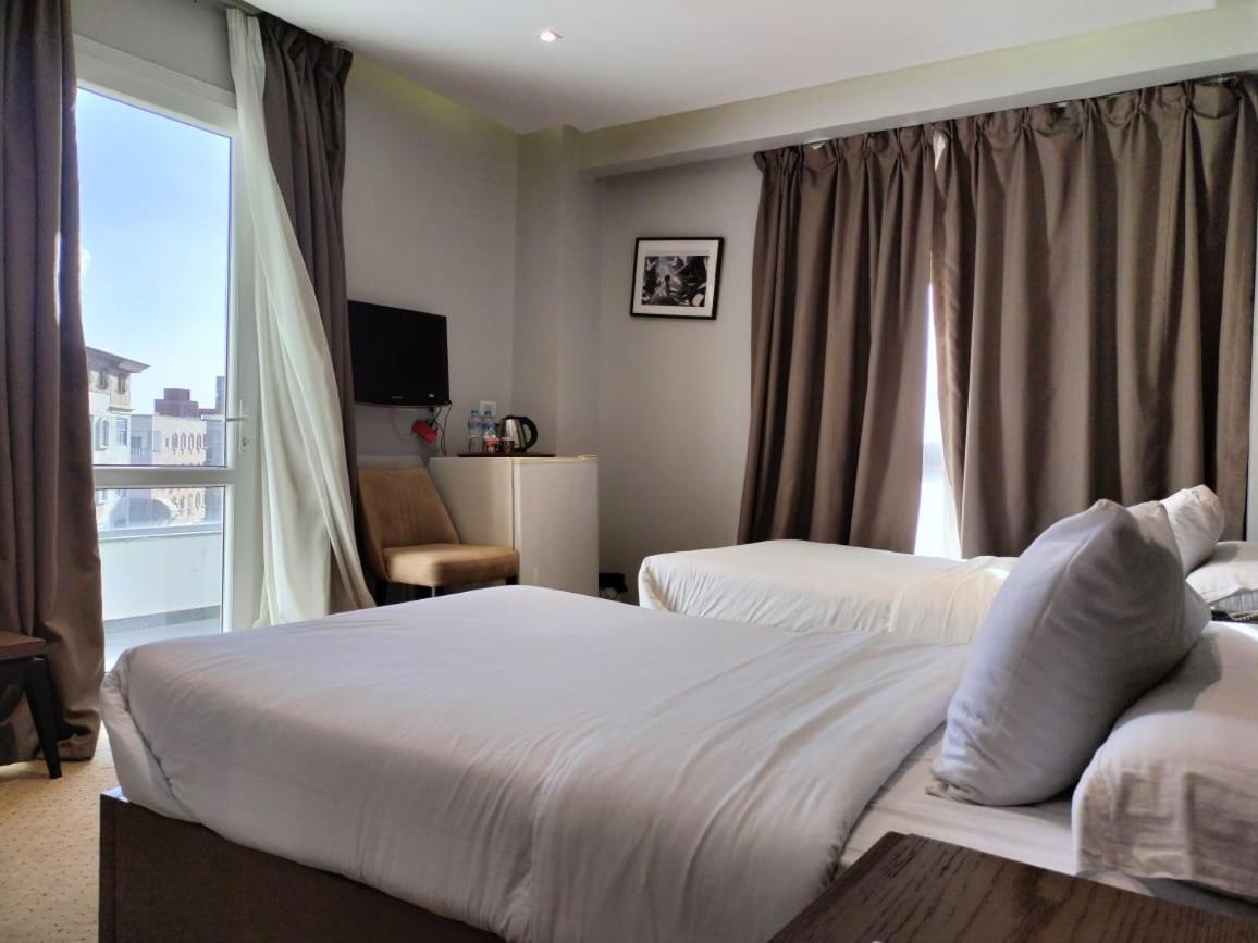 Point 11 Residence - Housity